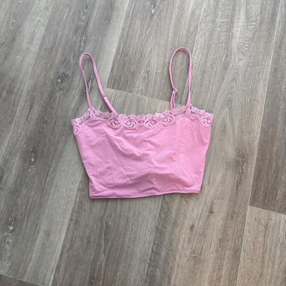 SKIMS Tops - Skims fits everybody lace crop cami